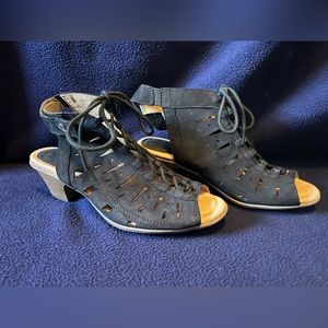 Earth Nubuck Leather Lace-up Sandals